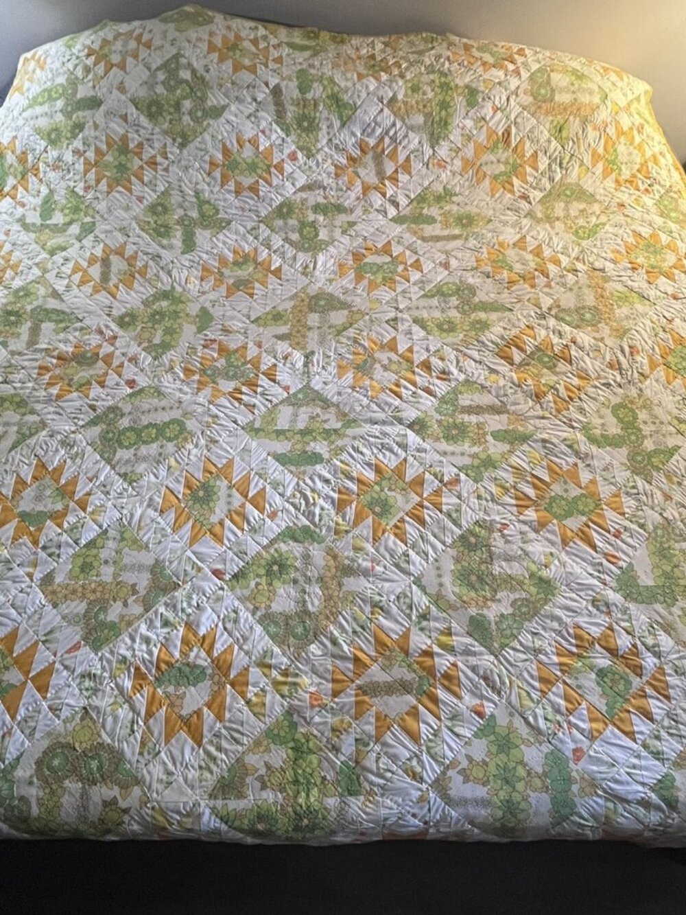 Vintage Handmade Quilt | Exceptional Piecing & Corner Detail | Floral Patchwork